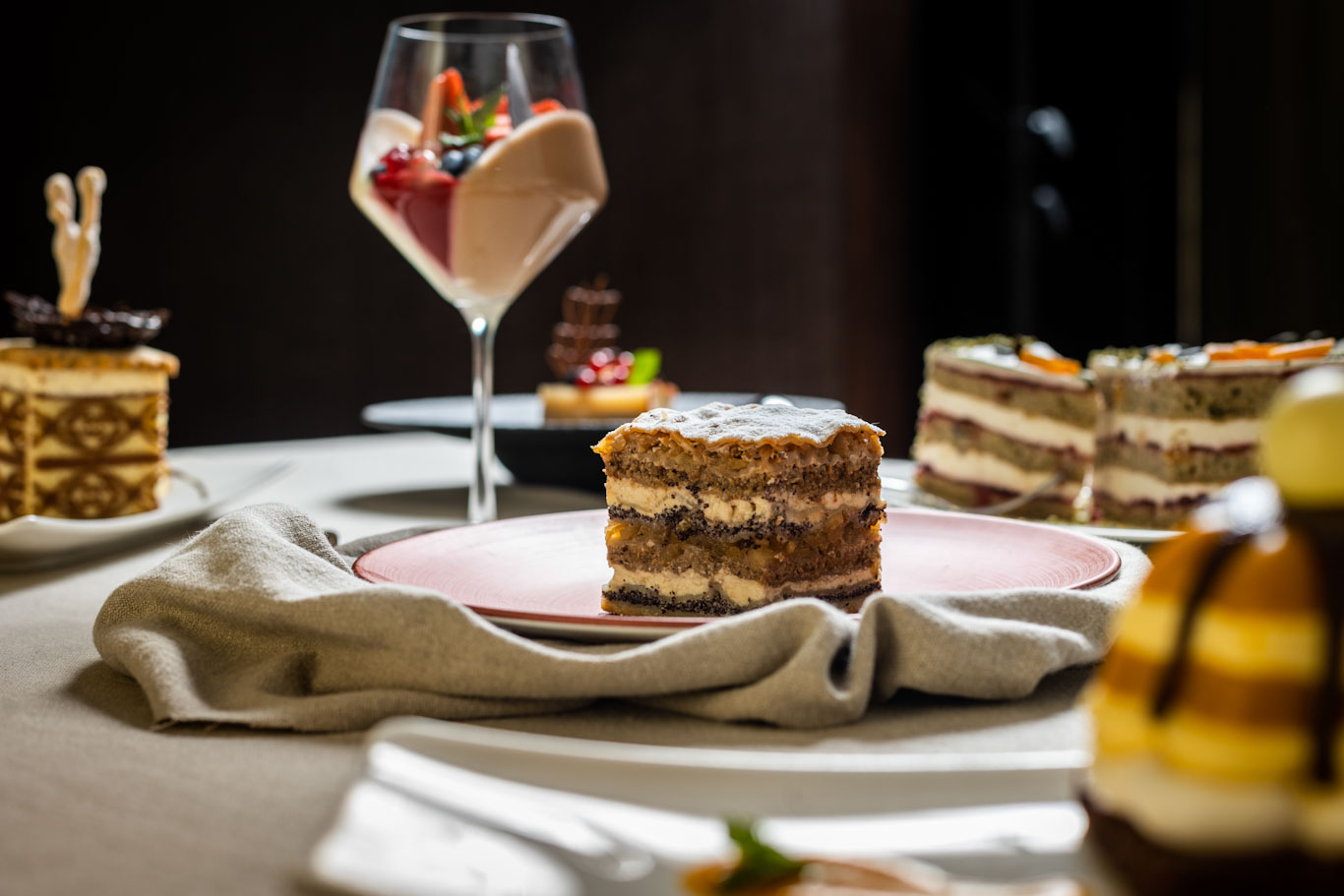 Miza polna okusnih sladic