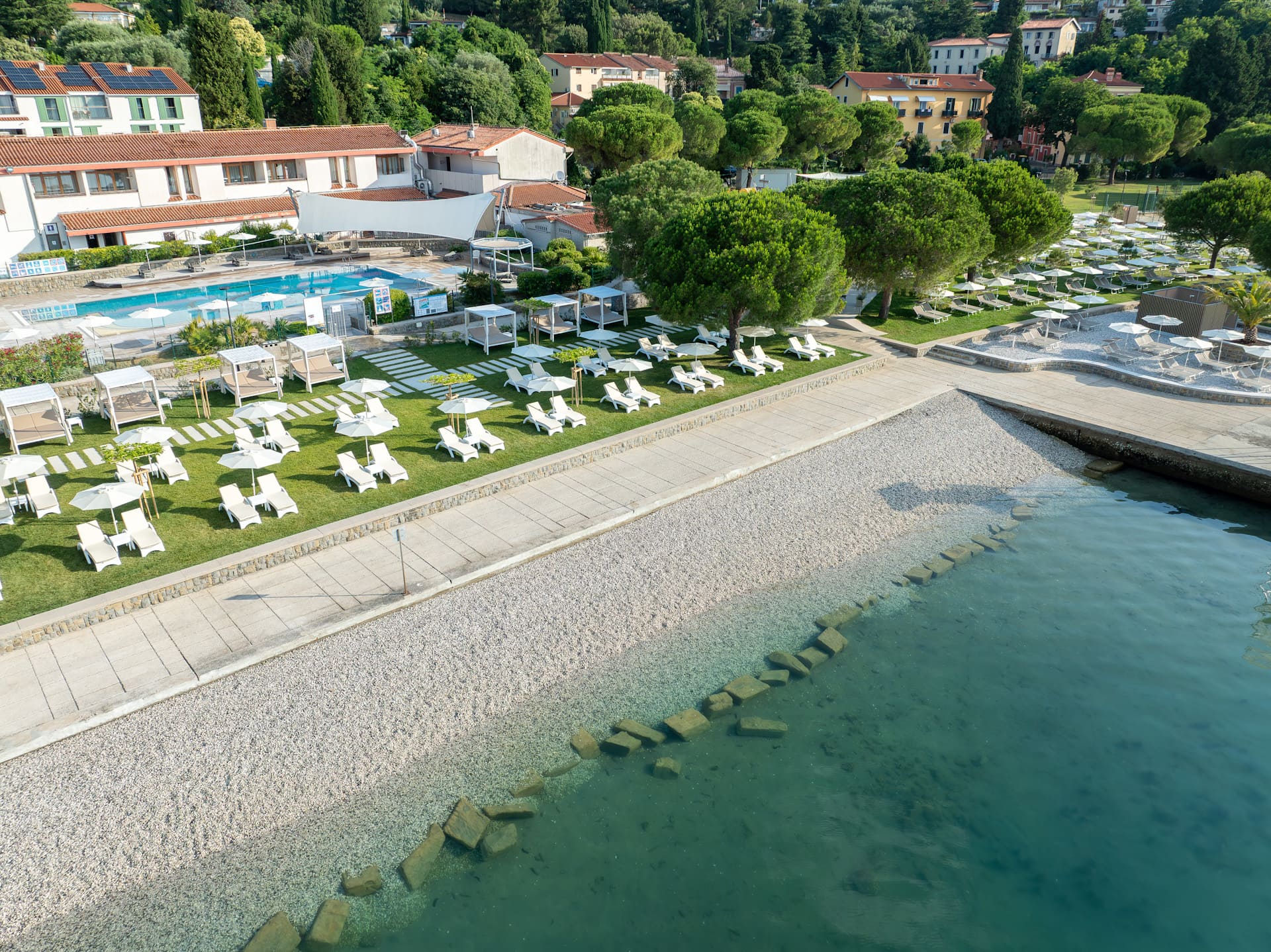 Plaža Istriana v St. Bernardin Resortu Portorož s pogledom iz zraka.