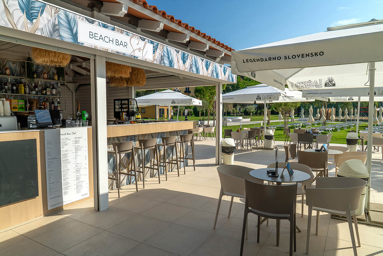 Beach Bar na Plaži Istriana v St. Bernardin Resortu Portorož.