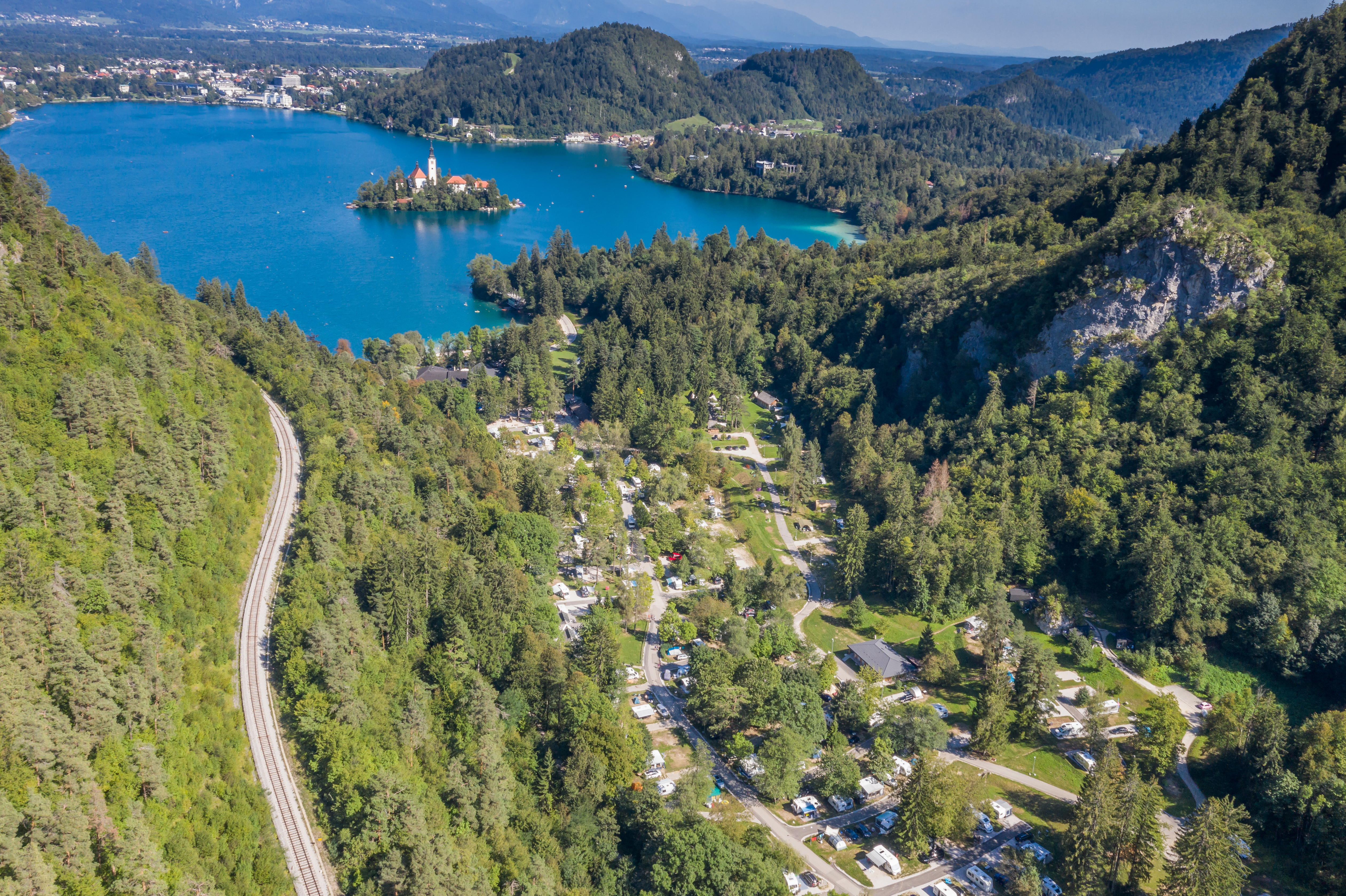 Vaše doživetje bolj mirnega Bleda se začne ob jezeru